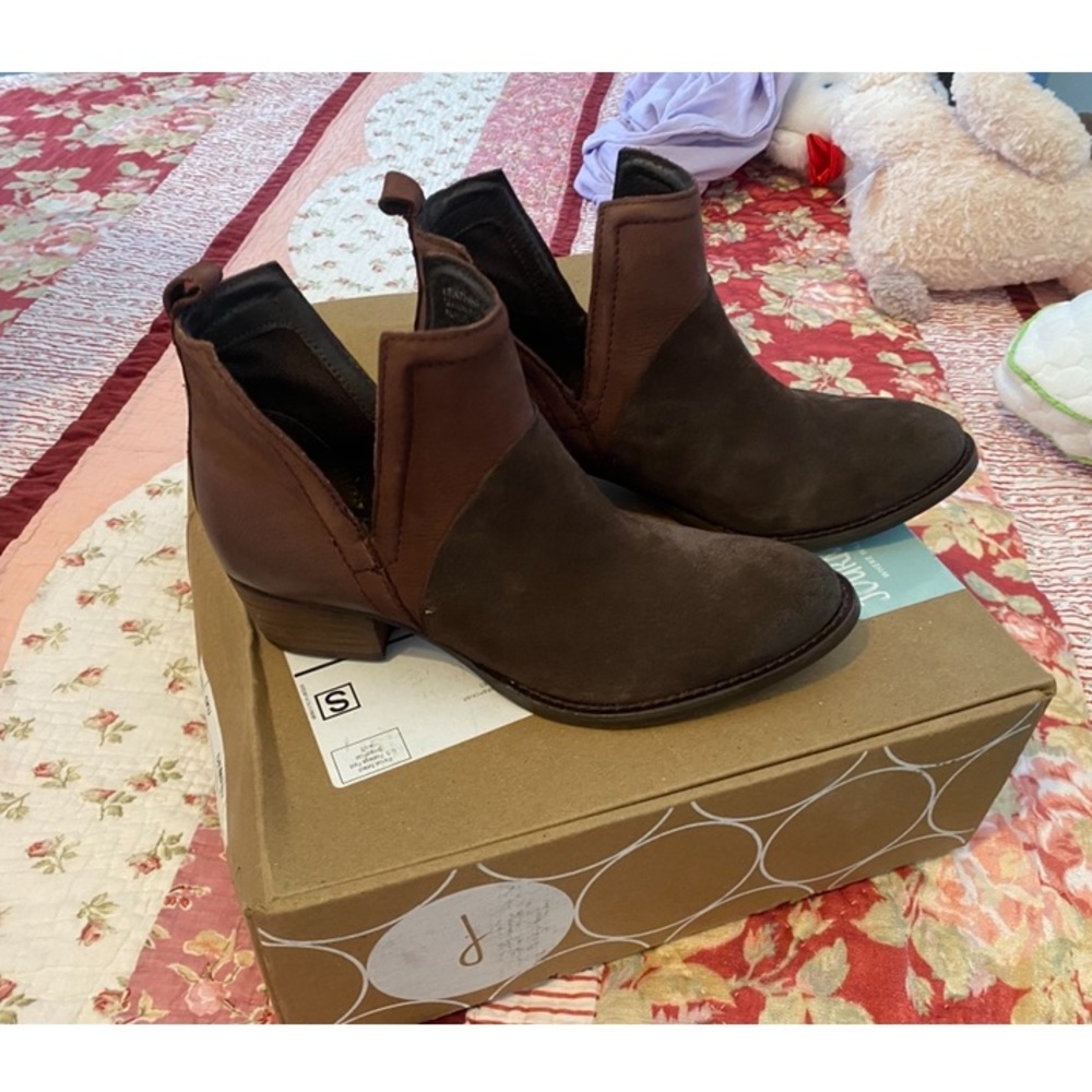Genuine Leather Two-toned Boots size 7 NWT